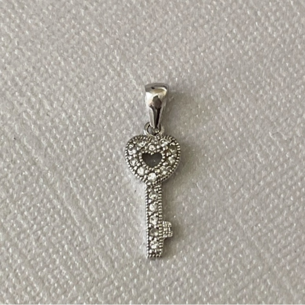 Silver heart shaped key pendant/ charm